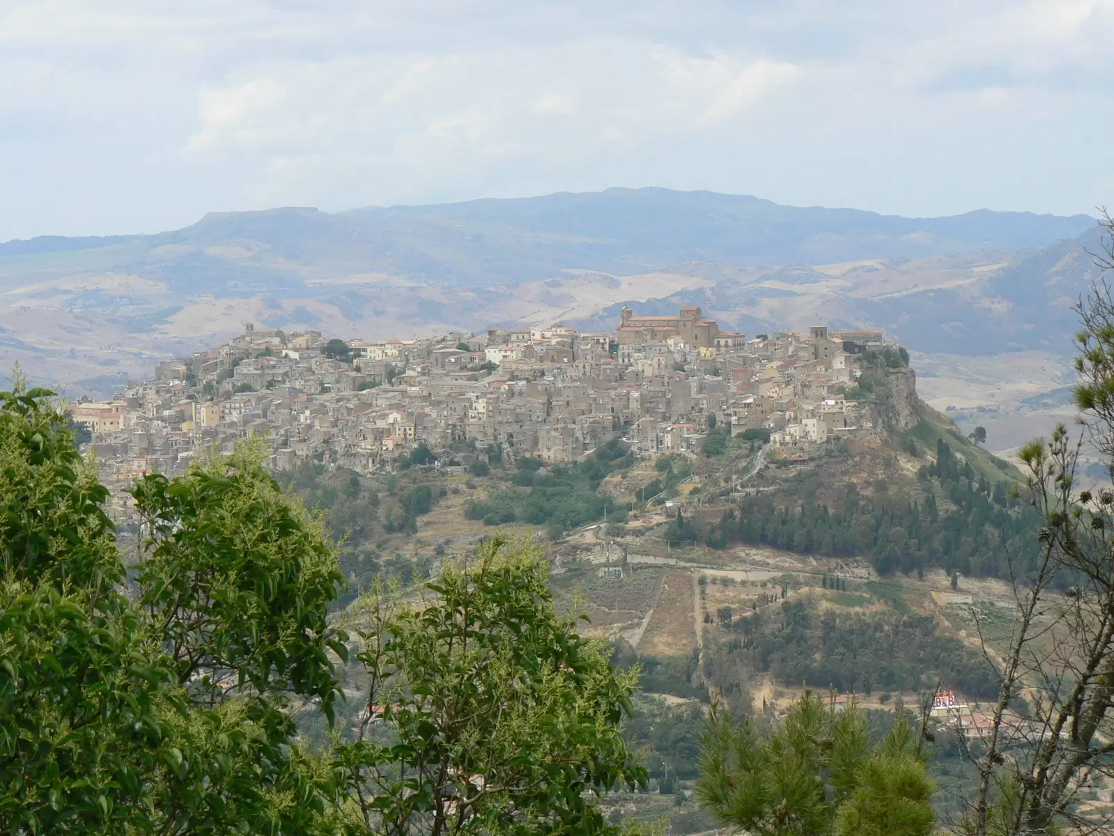 Voyages culturels Hasamélis - Calascibetta, village typique sicilien, Sicile, Italie (Hasamélis)