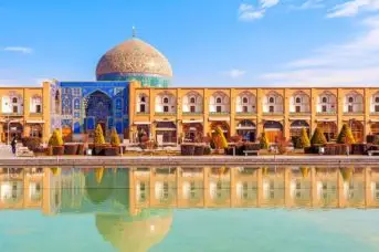 Voyages culturels Hasamélis - Place Naghsh-e Jahan et mosquée du Sheikh Lotfallah, Ispahan, Iran (JPAaron / Fotolia)