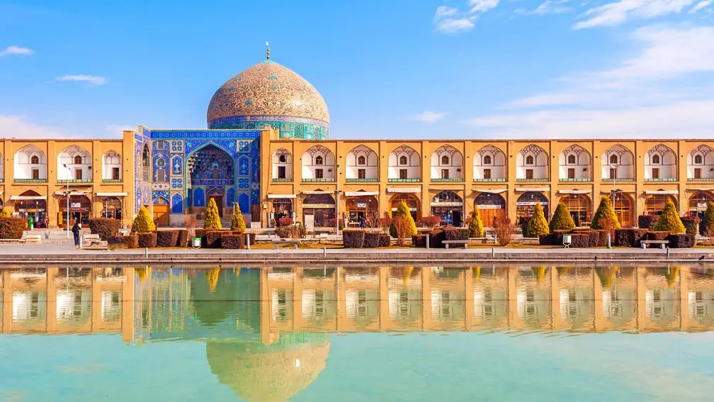 Voyages culturels Hasamélis - Place Naghsh-e Jahan et mosquée du Sheikh Lotfallah, Ispahan, Iran (JPAaron / Fotolia)