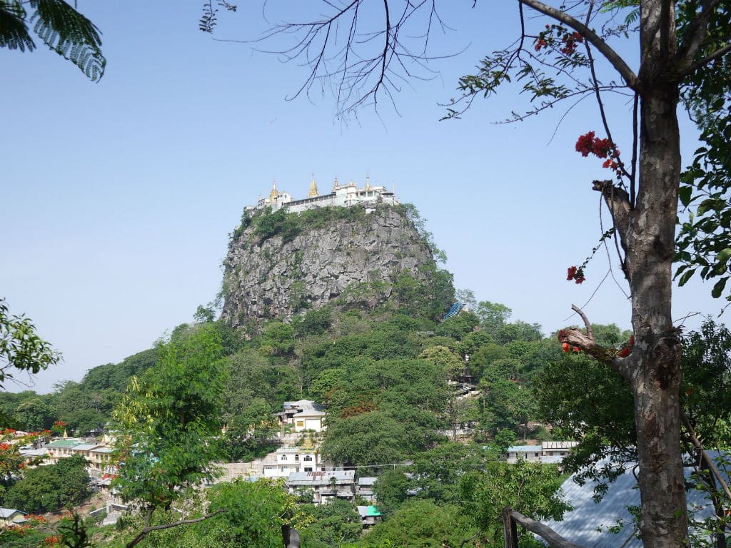 Mont Popa, site de Bagan, Myanmar-Birmanie (Hasamélis)