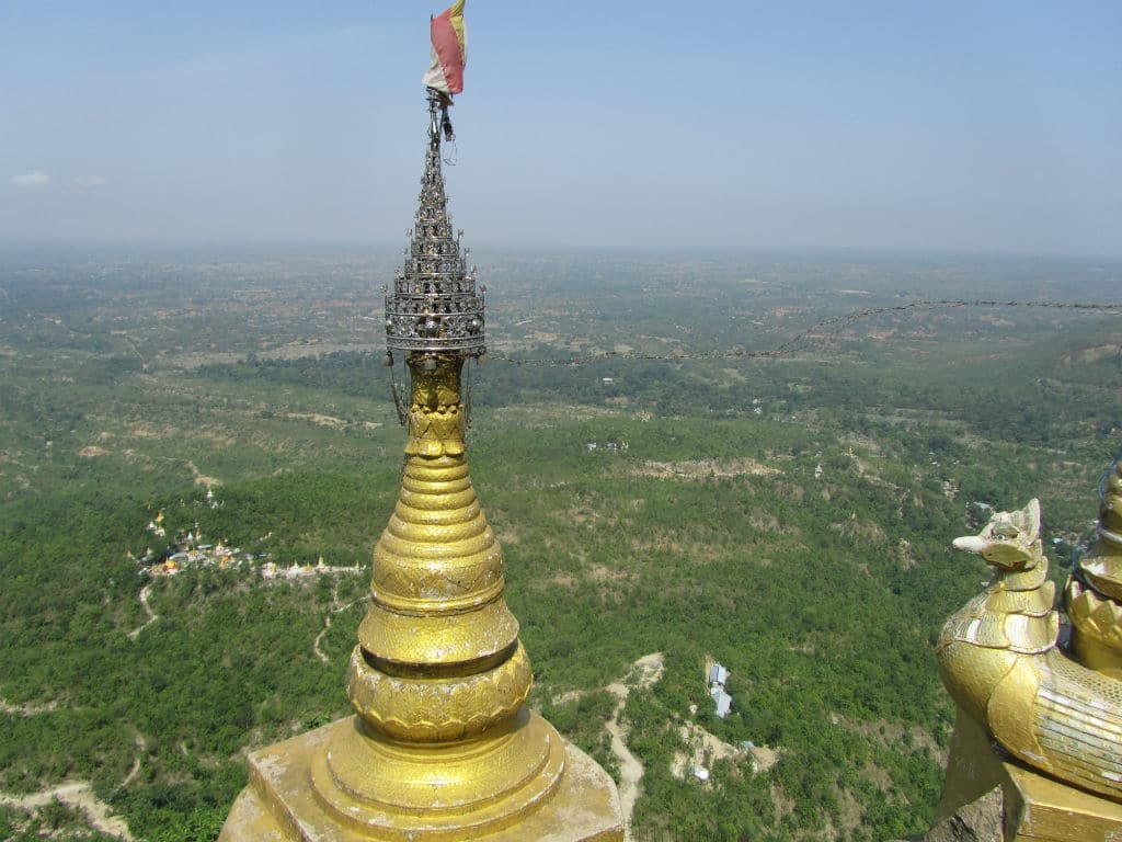 Mont Popa, site de Bagan, Myanmar-Birmanie (Hasamélis)
