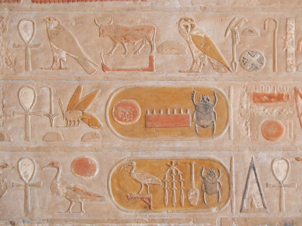 Cartouches du temple d'Hapshetsout, Louxor, Égypte (Hasamélis)