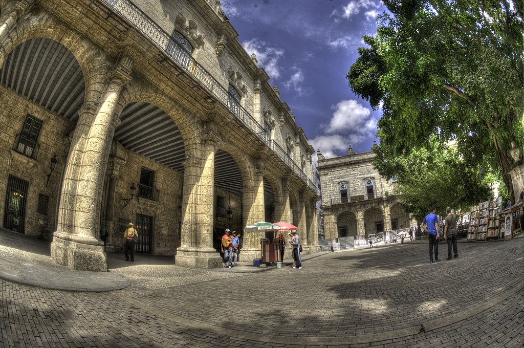 Plaza de Armas, La Havane, Cuba (Eric Marshall / Wikicommons)