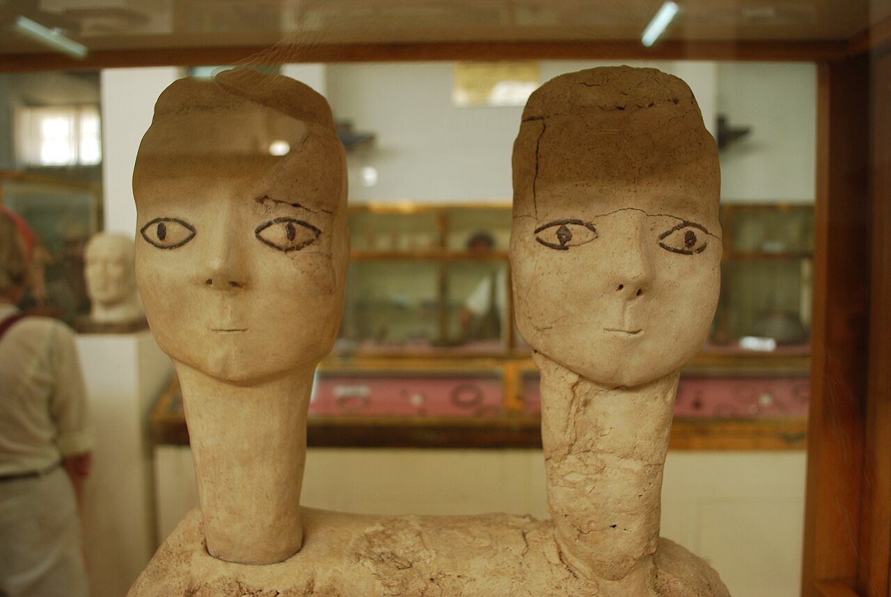 Les statues du temple d’Aïn Ghazal, 6500 av. J.-C., Amman, Jordanie (Wikicommons)
