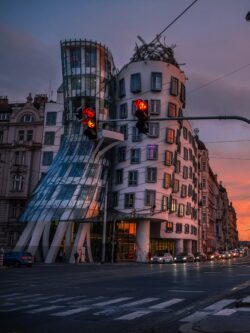 Voyage culturel Hasamélis – "Maison dansante", Prague, République Tchèque (Denis Poltoradnev / Unsplash) - Accueil