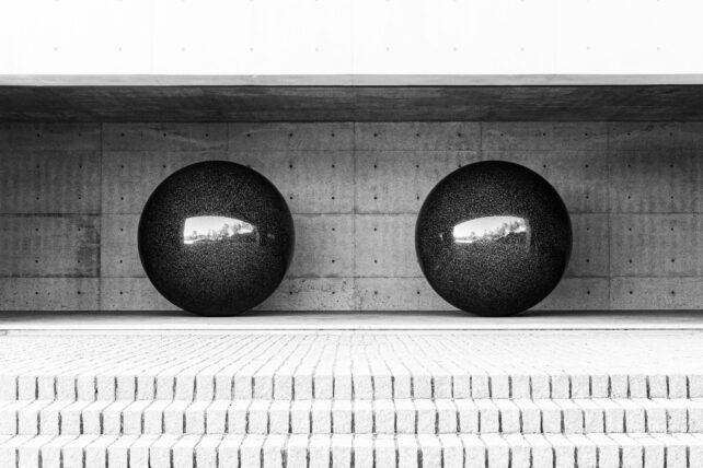 L'une des oeuvres permanentes de Walter de Maria à la Benessee House, sur l'île de Naoshima au Japon.